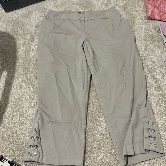 Women stretchy Capri pants - Picture 1 of 4